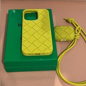 Bottega Veneta Intreccio IPhone Case & Air Pod Pro Case